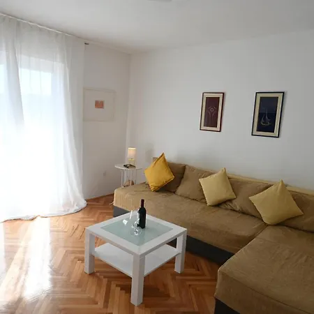 New Comfortable Vesna Apartment *
